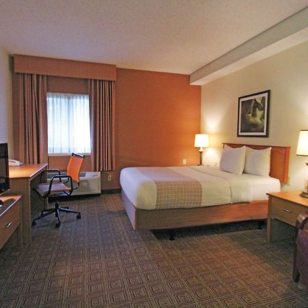 Готель La Quinta By Wyndham Orlando South Williamsburg Екстер'єр фото